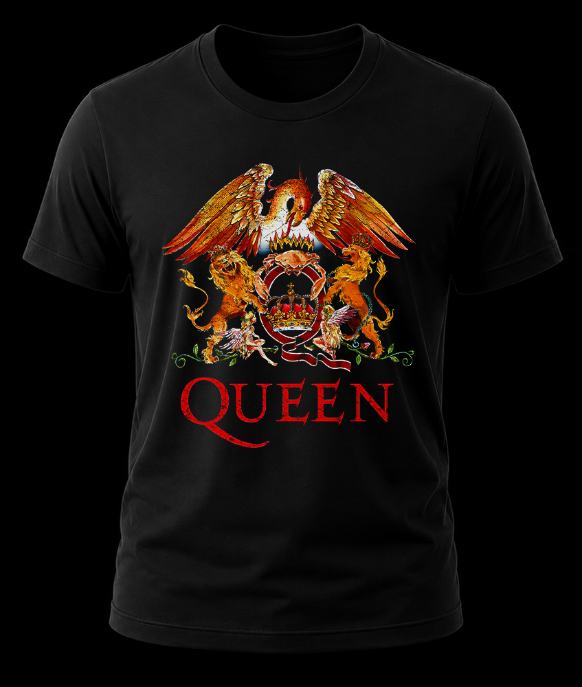 queen logo 1 Frente de playera negra de Queen con el diseño clásico del escudo de armas real y las letras texturizadas en color rojo.