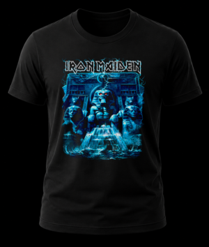 Frente de playera negra de Iron Maiden con ilustración de Eddie Faraón azul en templo con rayos y mar.