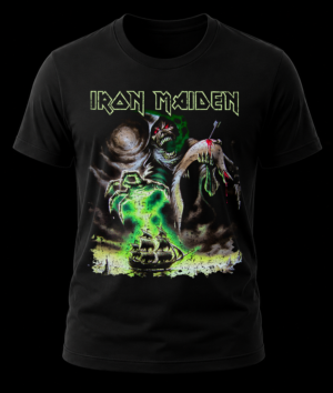 Frente de playera negra de Iron Maiden con ilustración de Eddie encapuchado, fuego verde místico y el albatros.